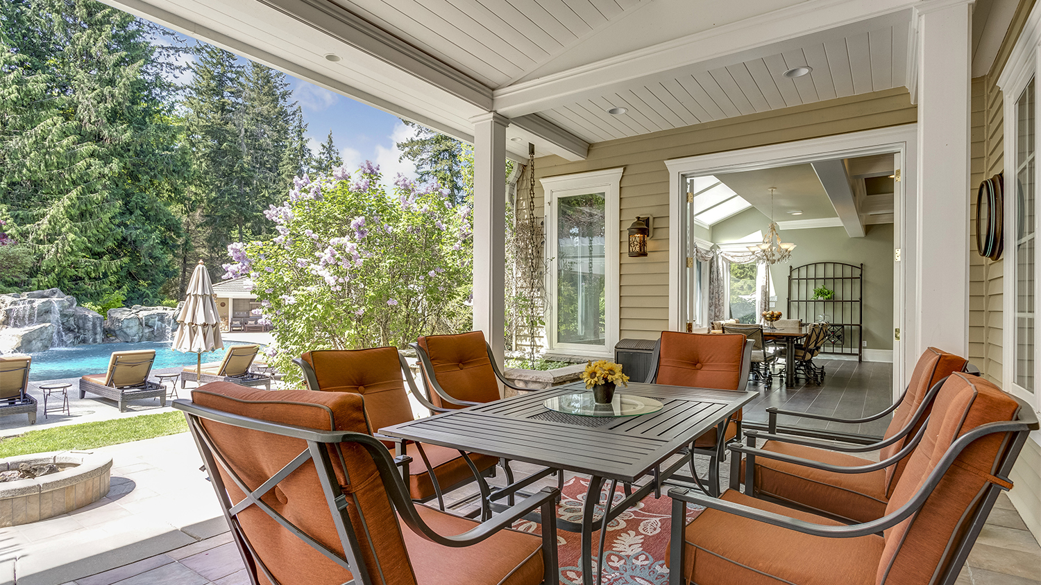 spacious covered deck on patio